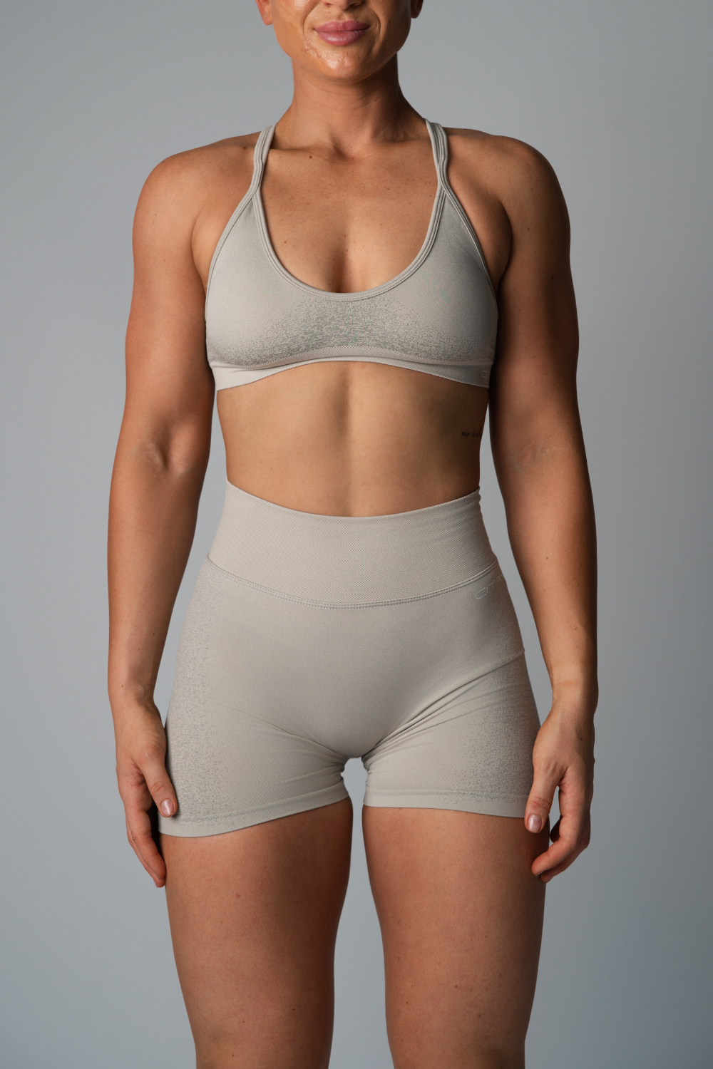 FADED SEAMLESS SHORT - GREY