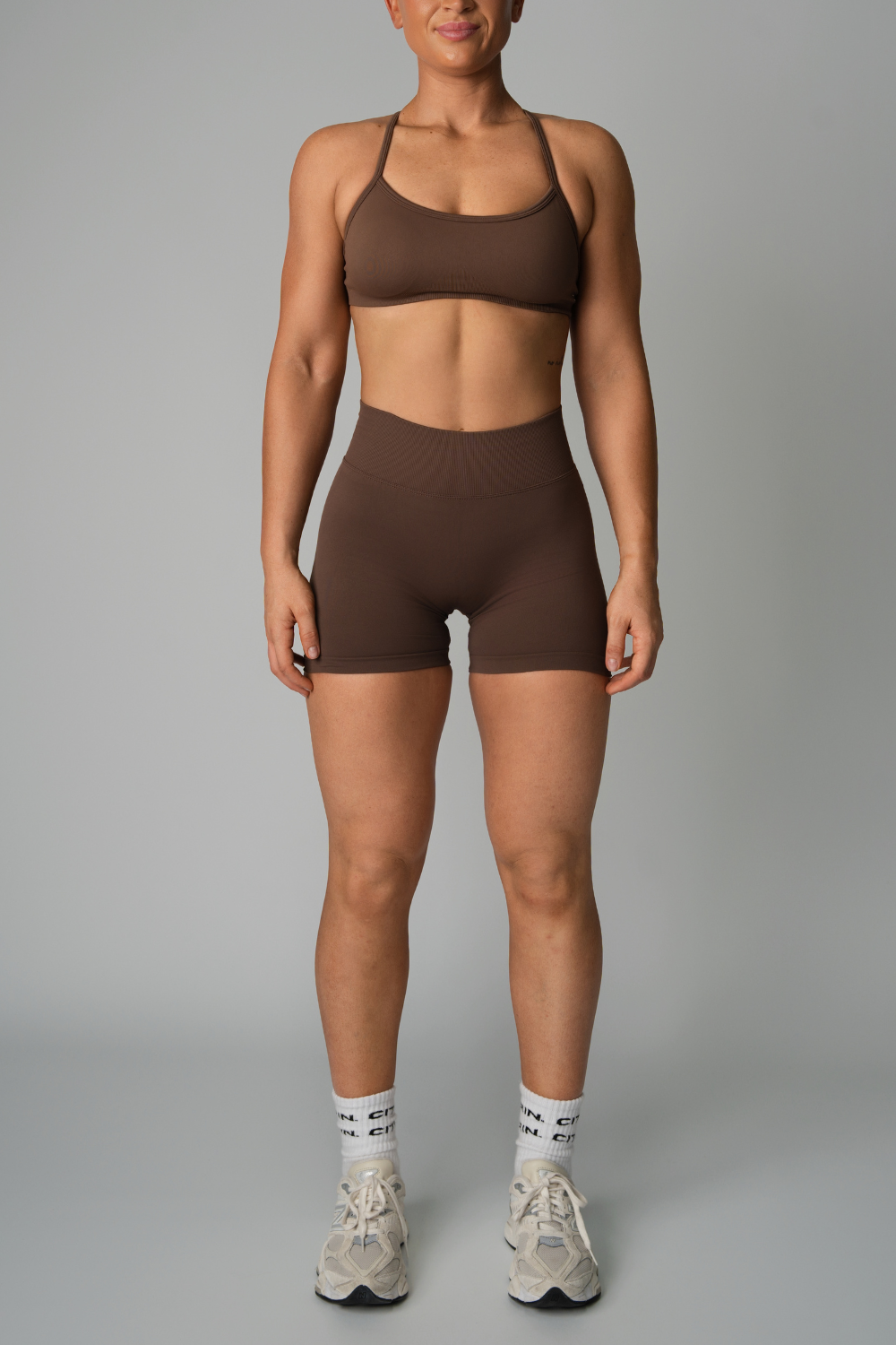 CURVE CONTOUR ADJUSTABLE CROP - COFFEE BROWN