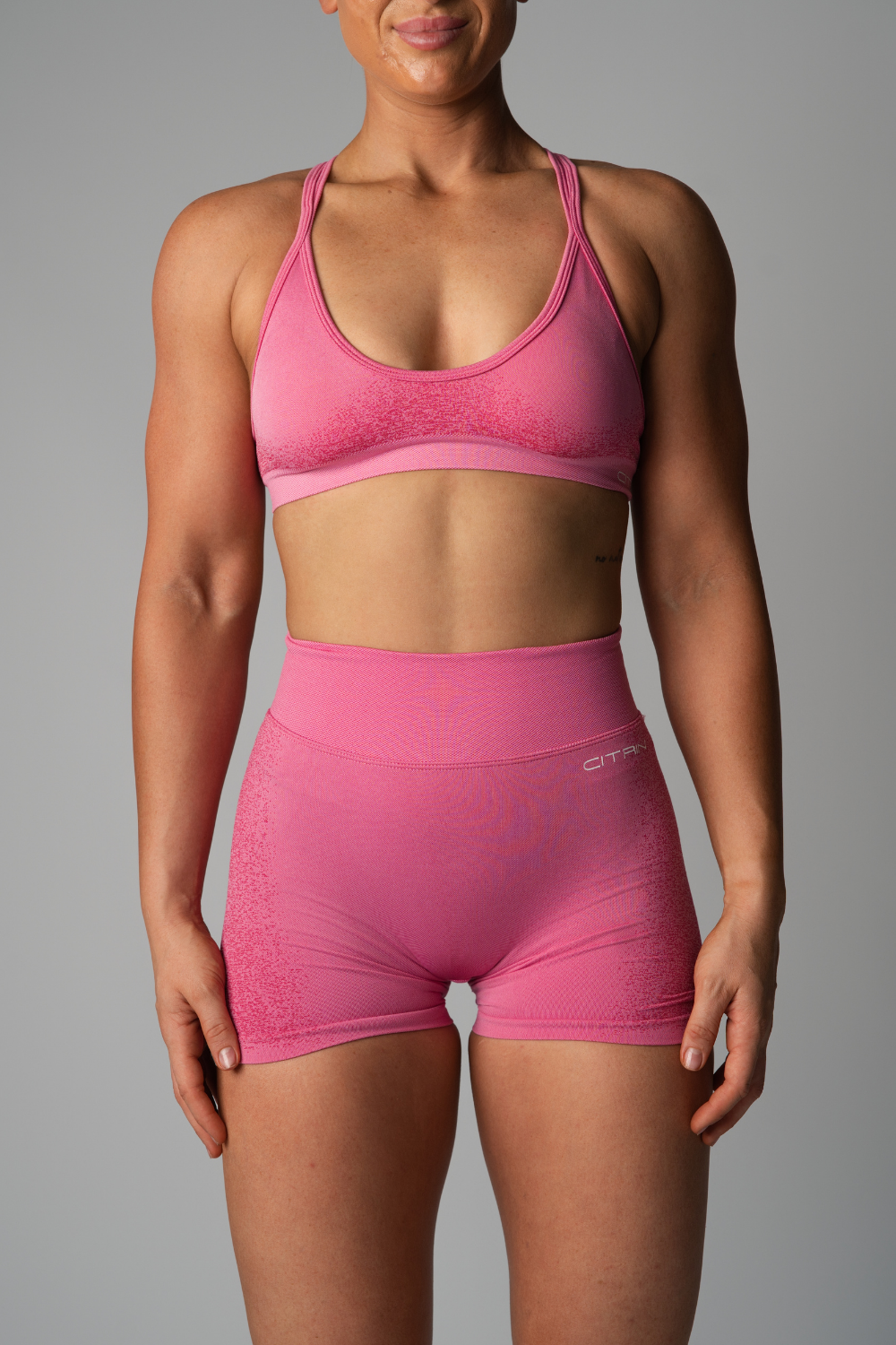 FADED SEAMLESS SHORT - PINK