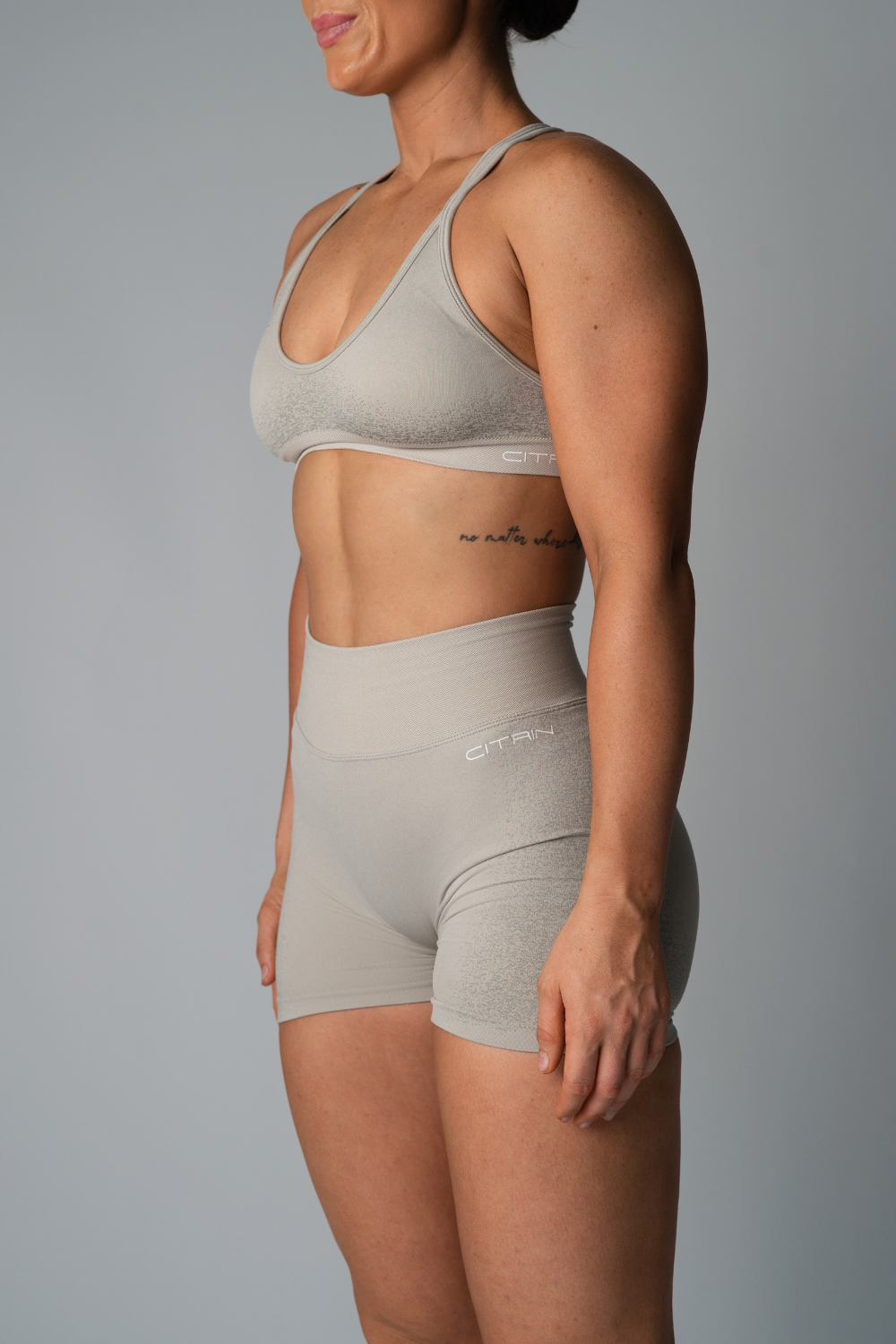 FADED SEAMLESS SHORT - GREY