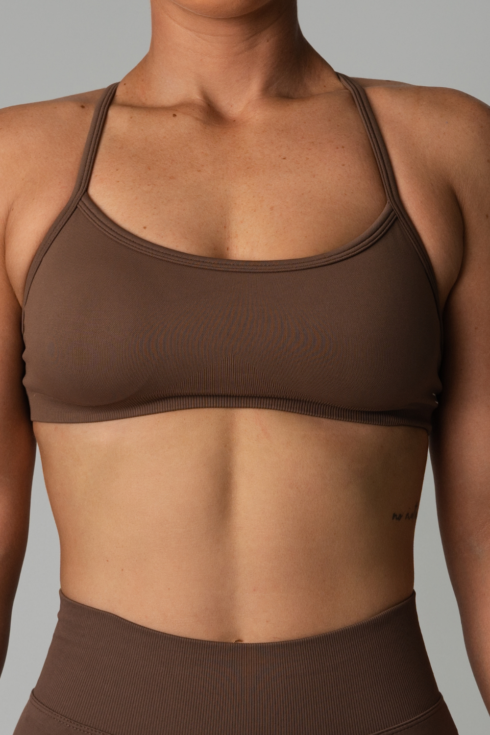 CURVE CONTOUR ADJUSTABLE CROP - COFFEE BROWN