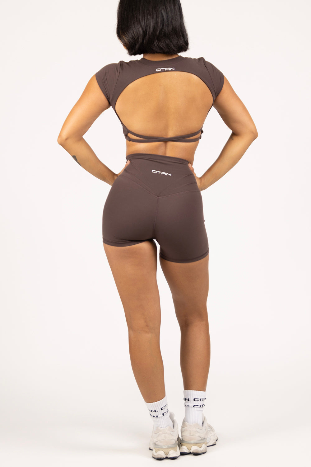 LA BELLE BACKLESS CROP - DEEP MOCHA