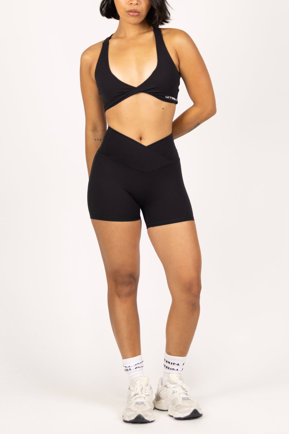 LA BELLE V-WAIST SHORTS - BLACK