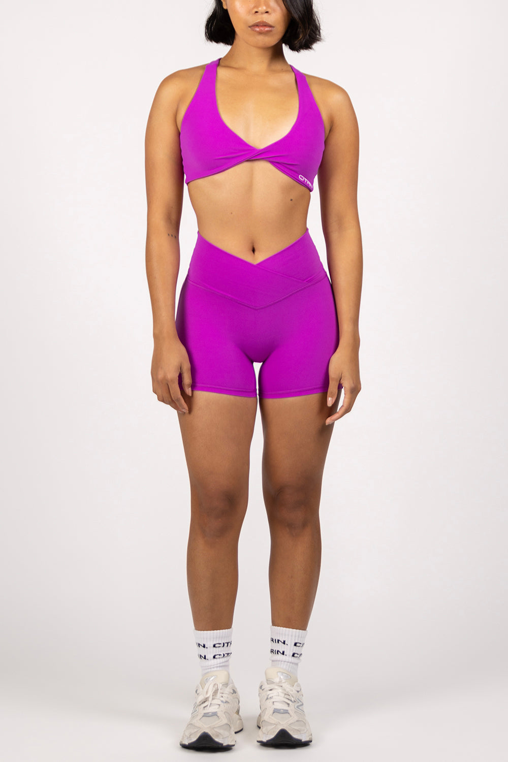 LA BELLE V-WAIST SHORTS - DEEP FUCHSIA