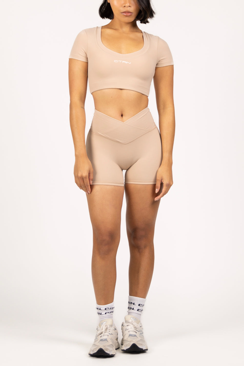 LA BELLE V-WAIST SHORTS - ALMOND