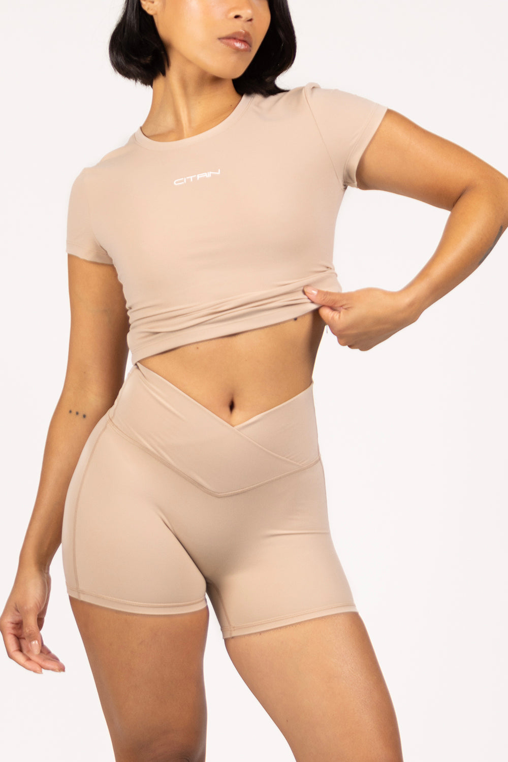 LA BELLE V-WAIST SHORTS - ALMOND