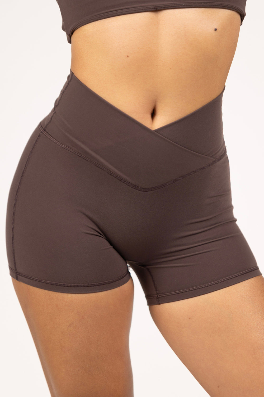 LA BELLE V-WAIST SHORTS - DEEP MOCHA